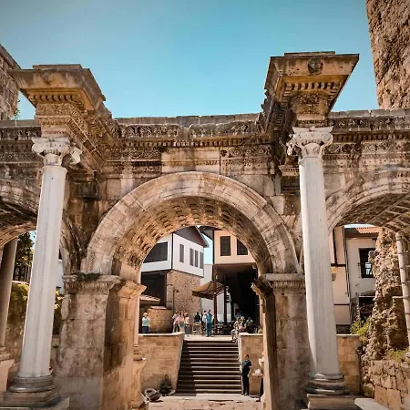 Apartman 1br Flat In Kaleici Sea View Antalya